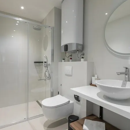 Apartments Amfora Dino * Μακάρσκα