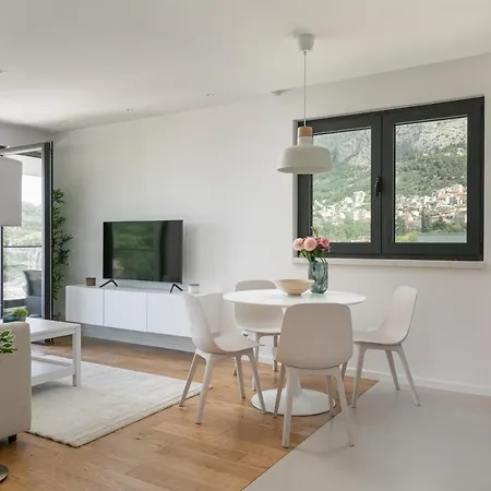 Apartments Amfora Dino * Μακάρσκα